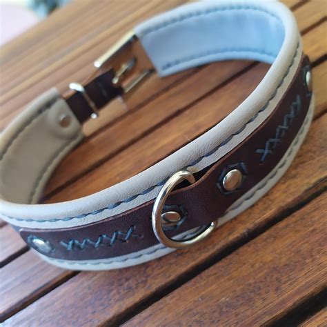 Colliers pour chien sur mesure en cuir .